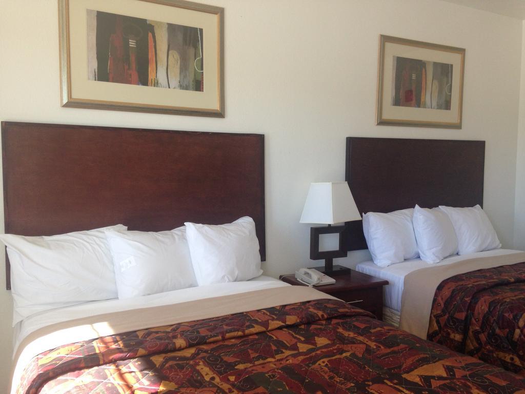 America Inn & Suites Риджкрест Стая снимка